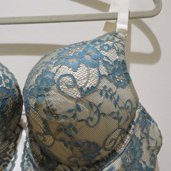 TORRID Plunge Push Up Bra Bustier in White Teal Lace Romantic - Size 40C - Picture 4 of 13